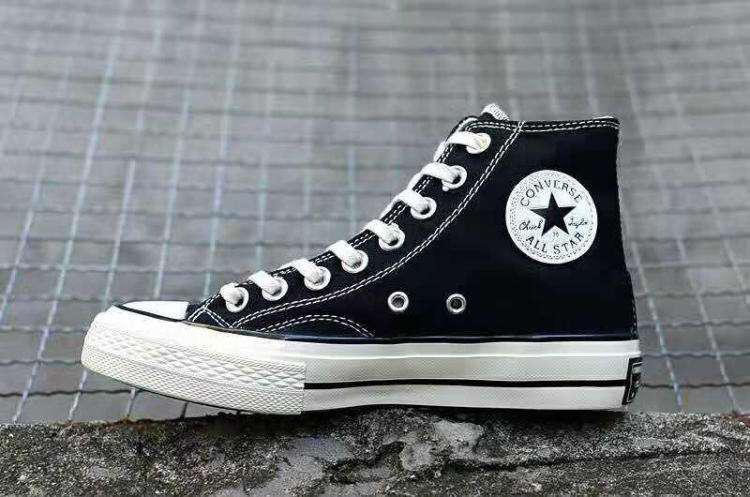 匡威帆布鞋的优点和缺点是什么,学生党推荐匡威帆布鞋