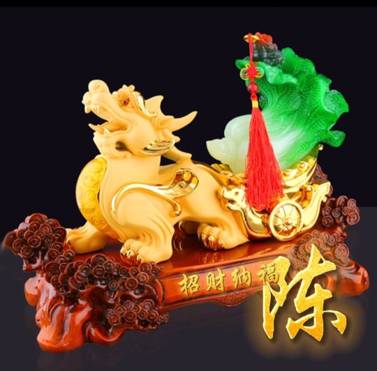 招财辟邪金色貔貅头像,背上有金元宝的貔貅招财纳福