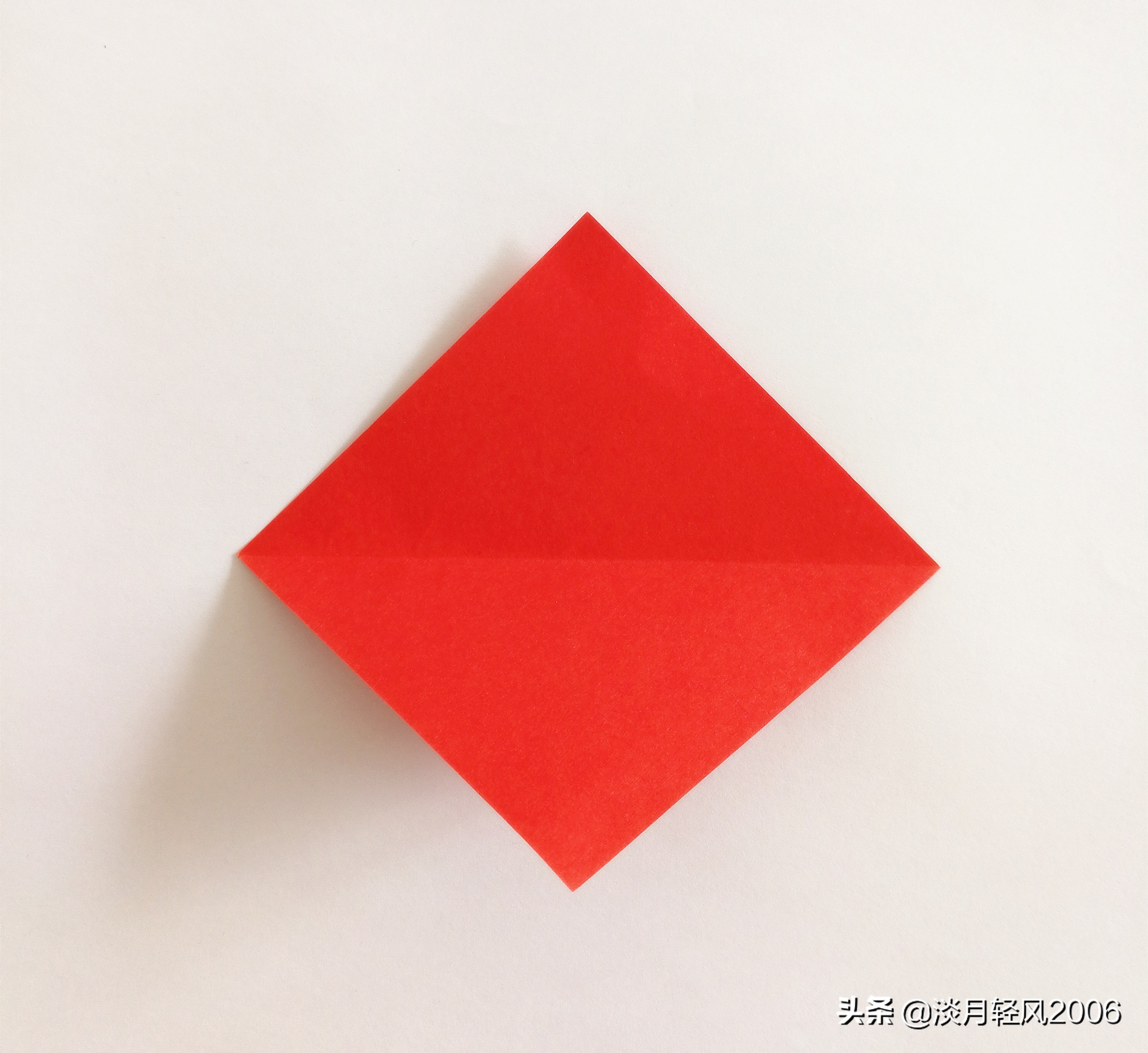 怎么用一张纸一剪刀剪很多个爱心,立体爱心怎么折简单只用一张纸