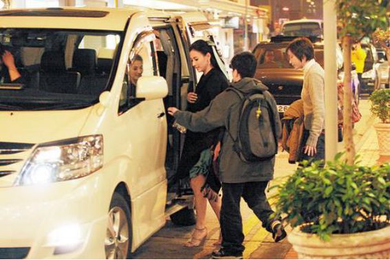 加价40万的丰田埃尔法,加价30万的保姆车