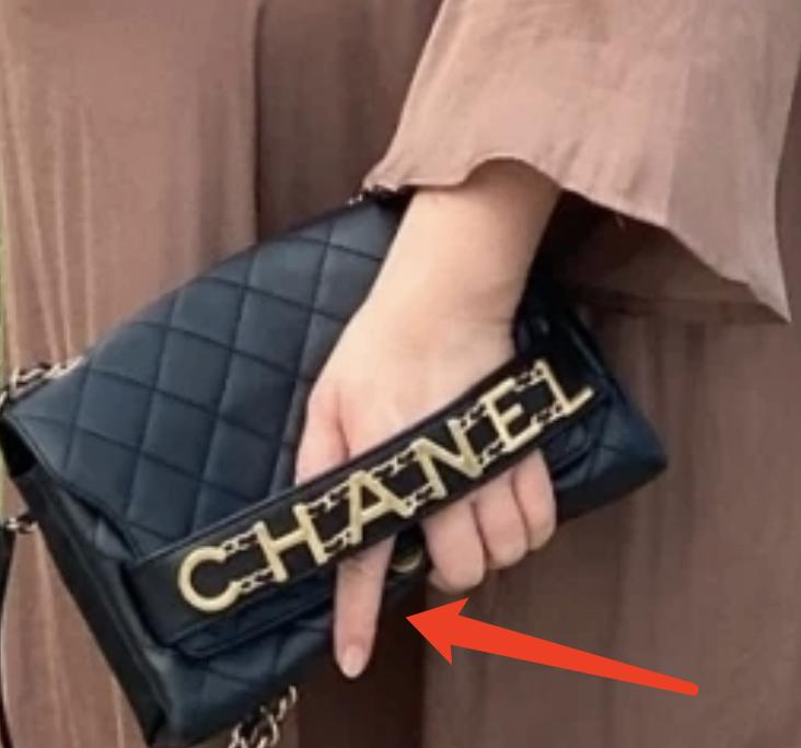 朱珠挺孕肚现身电视剧活动,朱珠亮相穿价值3万睡衣遮孕肚