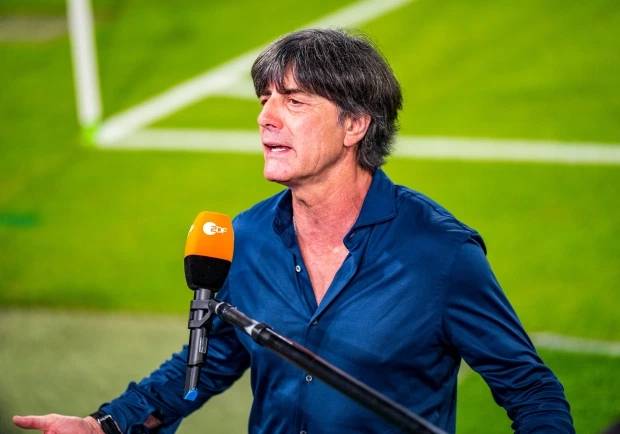 大饱眼福！欧洲杯名帅衣品赏析：索思盖特弃马甲曼奇尼秀阿玛尼