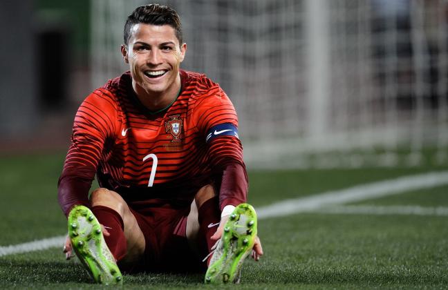 C罗爱而不得的女神莉莉娅，拒绝C罗的全部邀请，女神：不够成熟