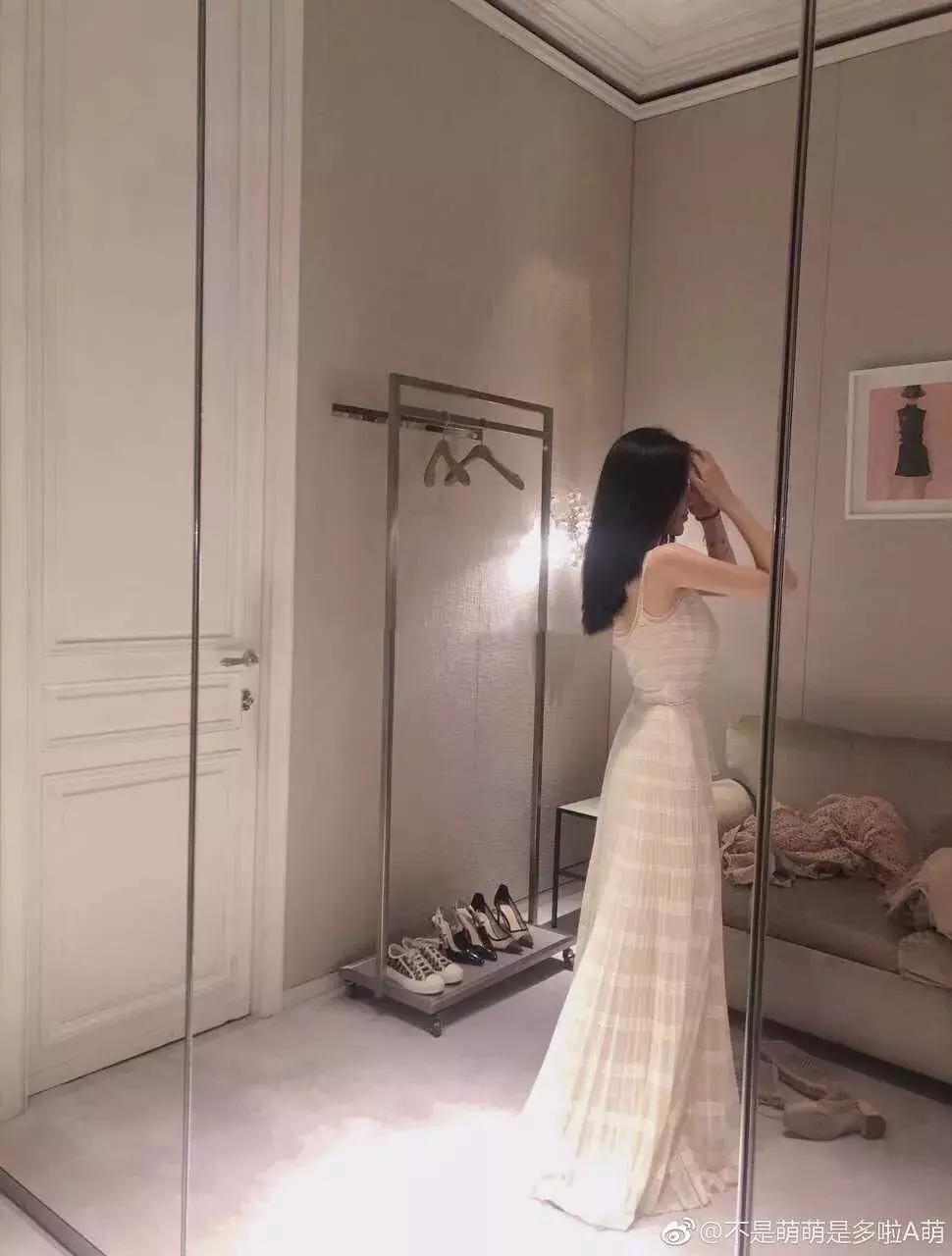 做ww买假包炫富！喂男友吃鼻涕！张诗萌竟这么恶心？