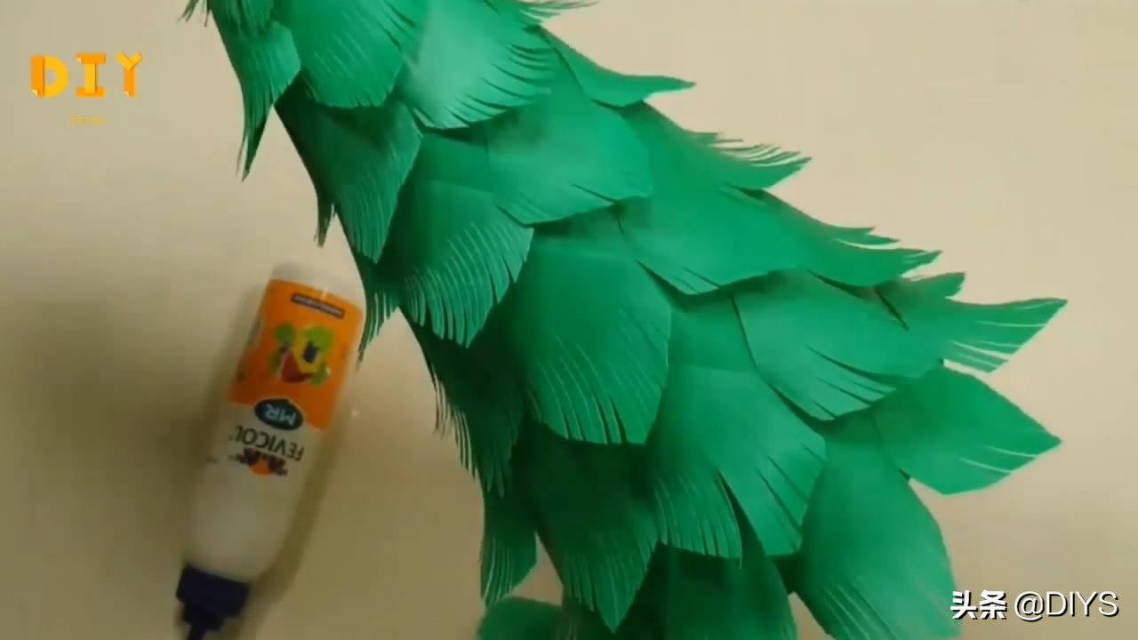 手工圣诞树剪纸制作幼儿园,四个圣诞树连在一起剪纸教程