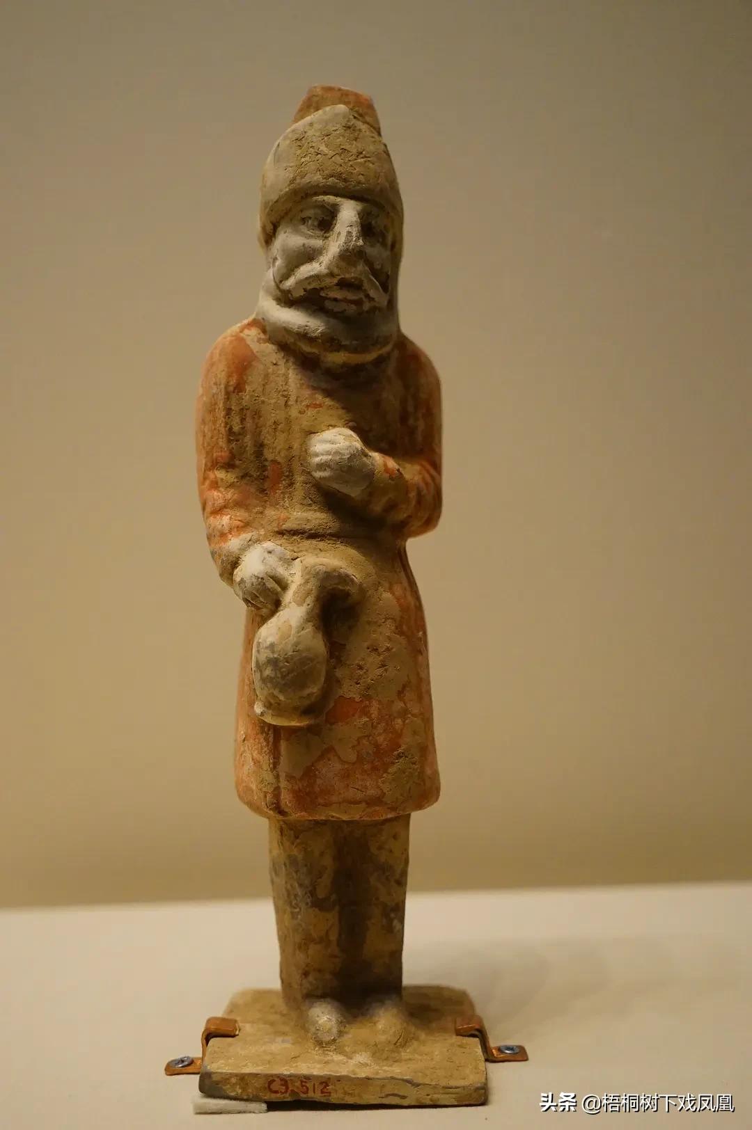 古墓现真容或为贵族墓,考古身高超高的尸骨