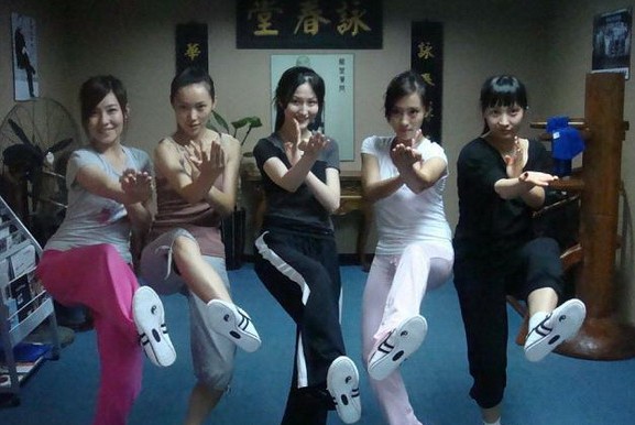 咏春拳日字冲拳视频,咏春日字冲拳叶问片段