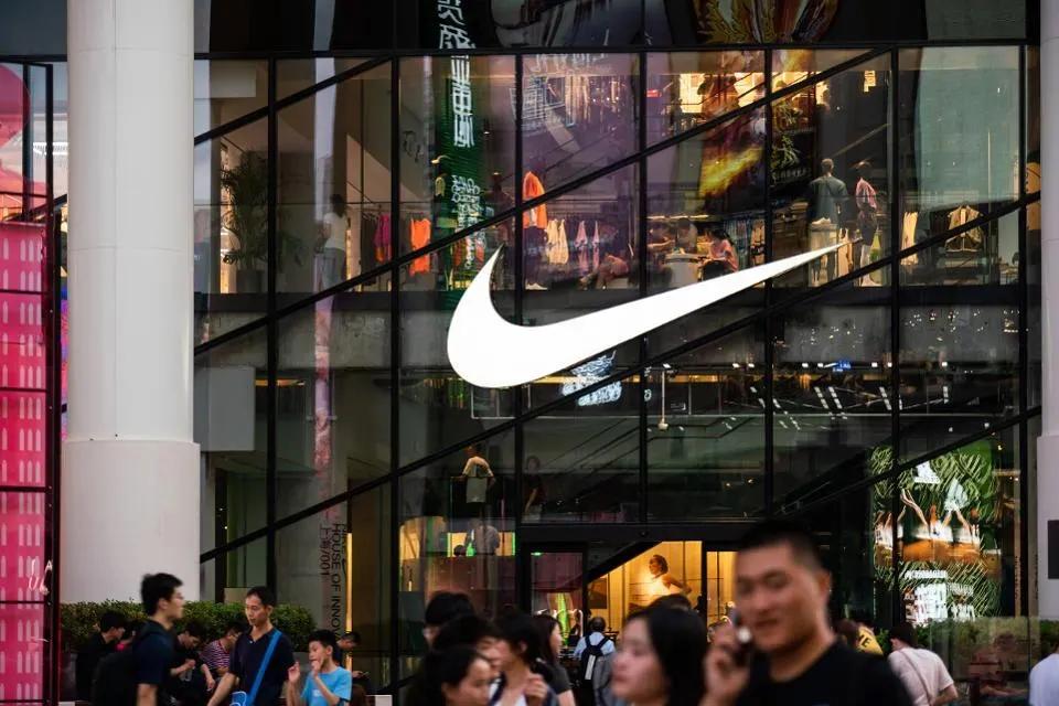 nike联合定制服装,nike联名nba羽绒服贵吗