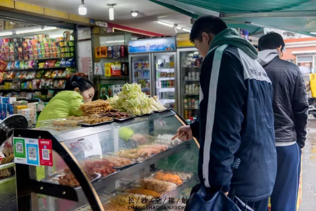 留得住回忆但是留不住人心,留得住的记忆回不去的乡愁