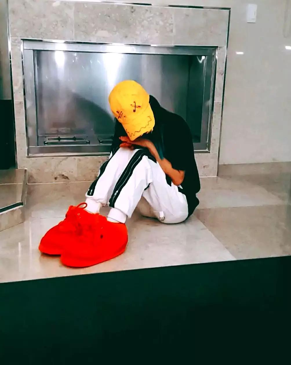 易烊千玺发型权志龙发型,权志龙易烊千玺红色