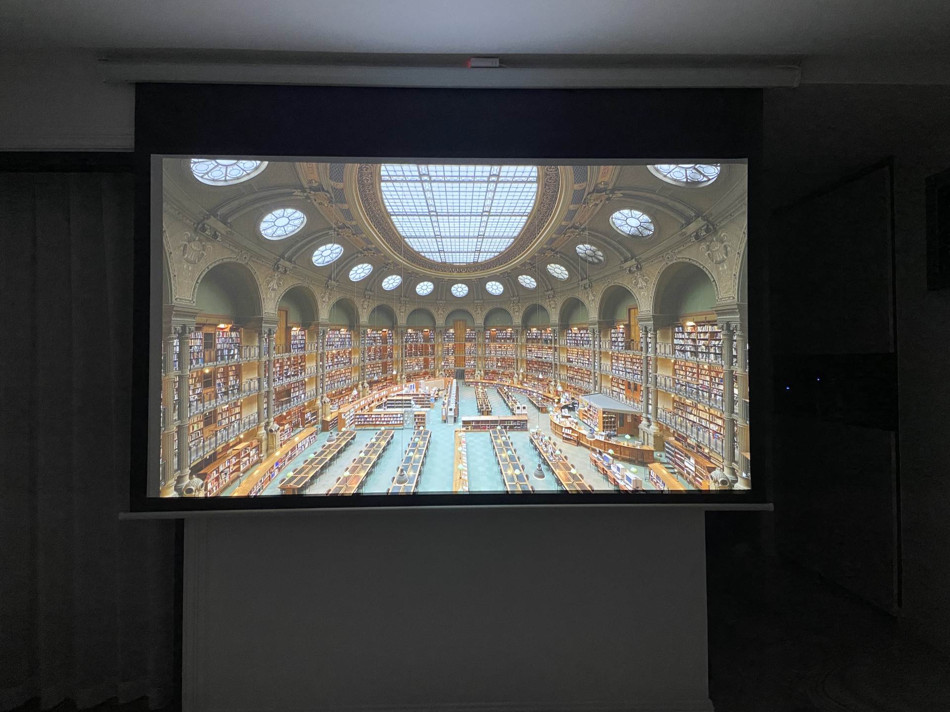 4k智能投影仪,智能4k声控投影仪