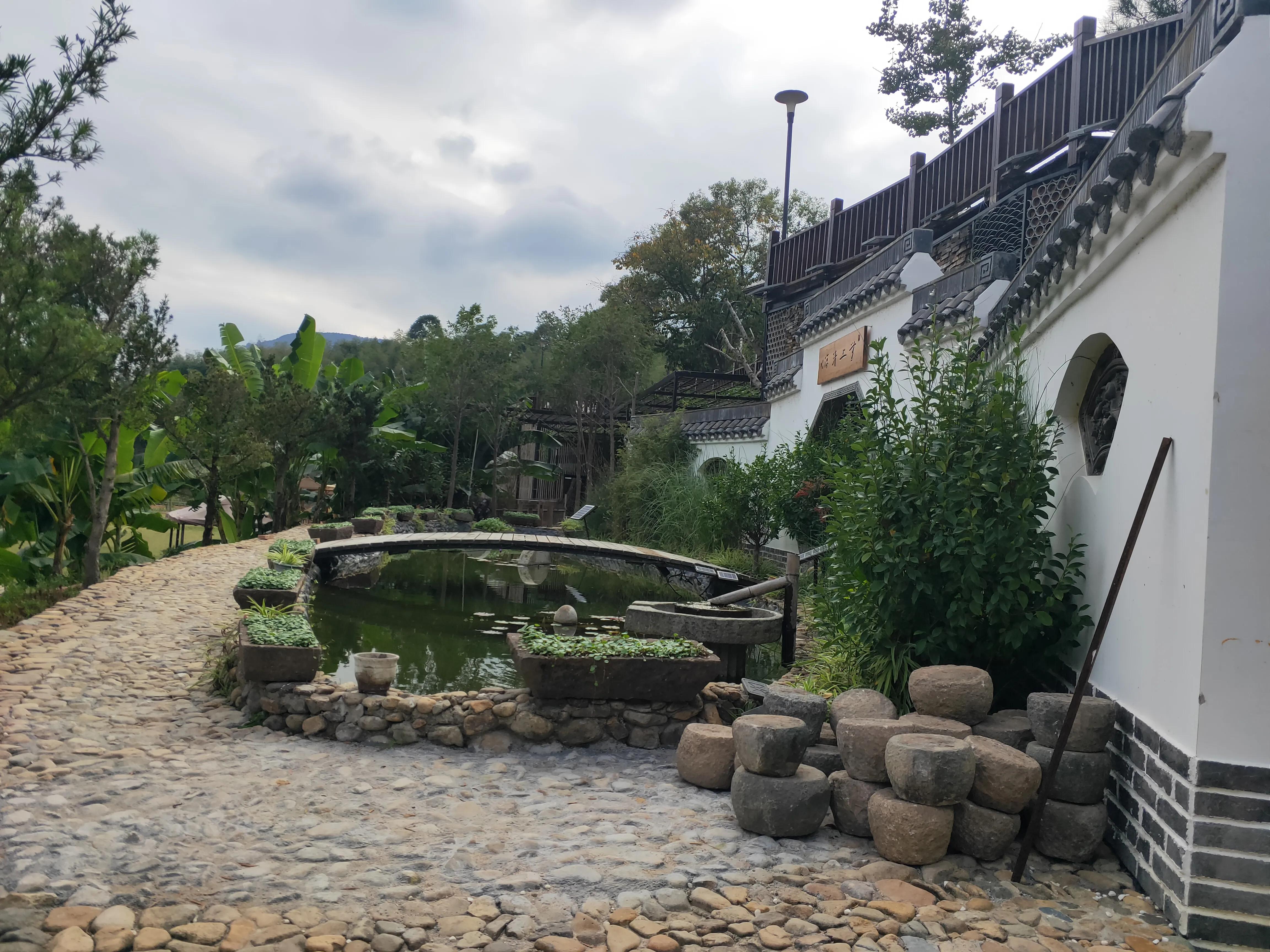 人间袅袅炊烟给人一种什么感觉,又见炊烟真的不一样吗