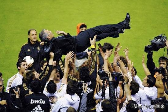 又到穆二年!18年间,三冠王到亚军,狂人热刺之旅注定充满坎坷