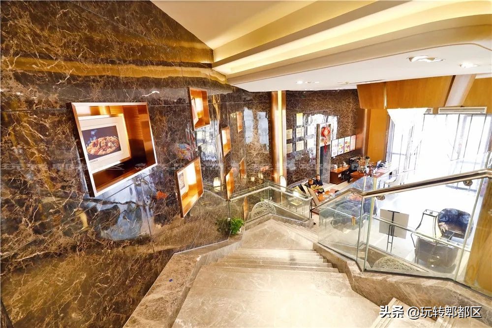 北有全聚德，南有兰烤鸭！云南小刀鸭入驻大蓉和，惹火郫都吃货圈