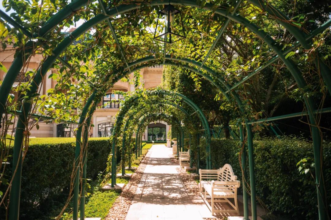 200块钱住北京,200块住酒店吃大餐