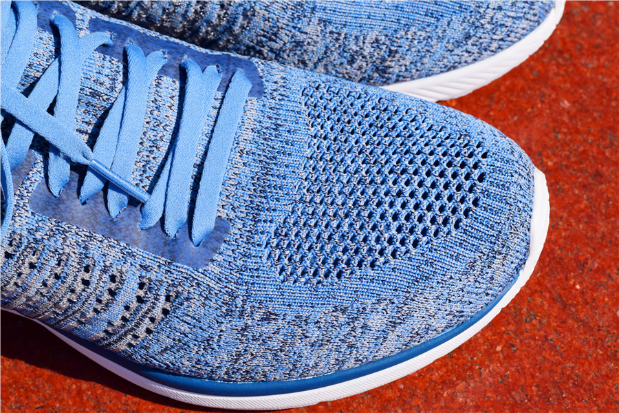 第一次穿软弹跑鞋感觉,第一次穿跑鞋有种站不稳的感觉