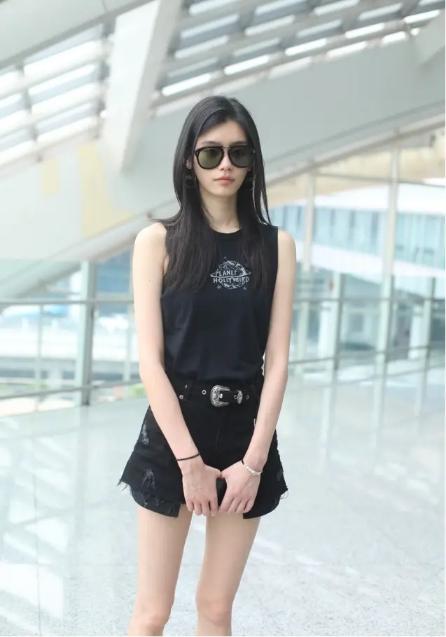 超级霸气豪门阔太奚梦瑶,豪门阔太奚梦瑶衫衣半露香肩