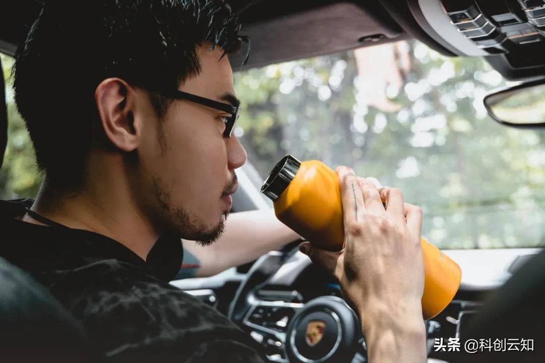 适合单手开车的保温杯,开车时超级方便的保温杯