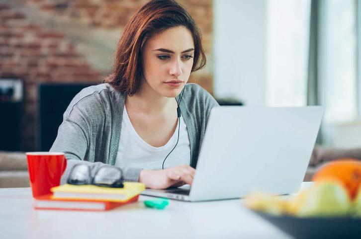 对当下工作不满意，又无法跳槽，换个思维或许是另外一番新天地