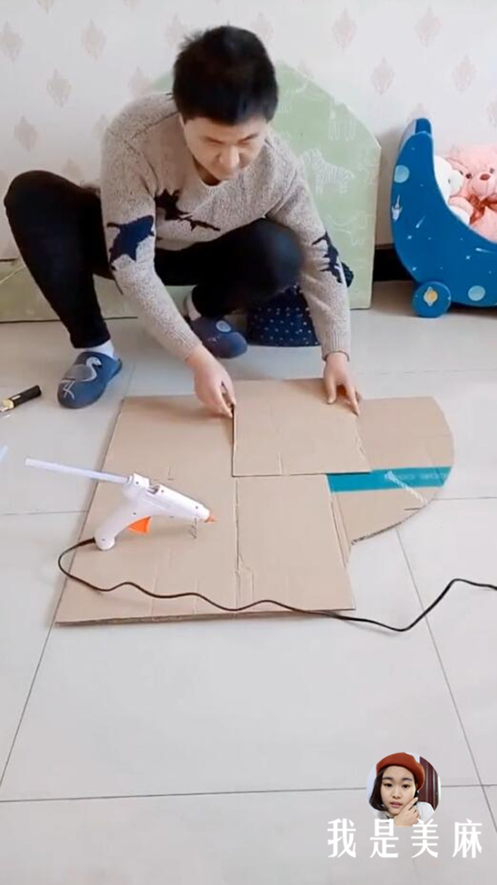 废纸箱自制小汽车简单又漂亮,用纸箱做宝宝小汽车