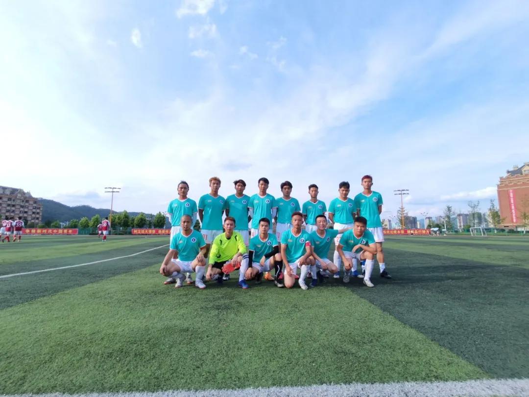 汗水留在足球场,足球场挥洒汗水优美句子