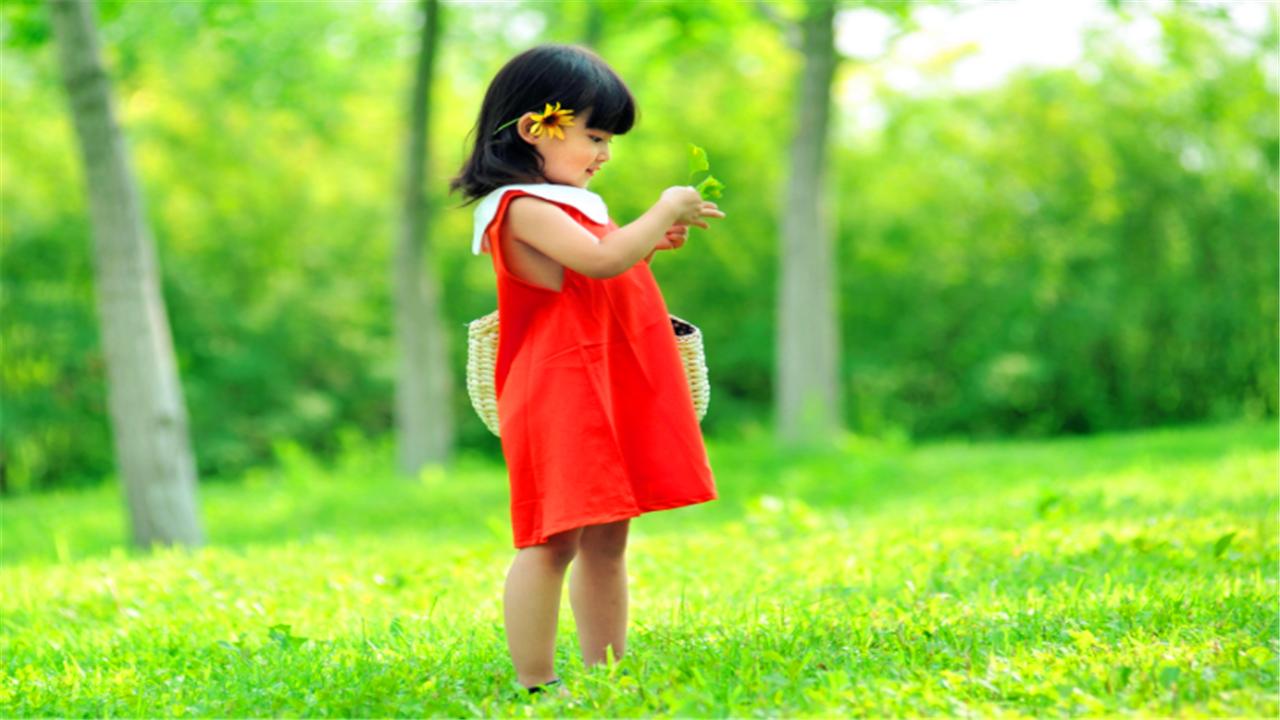 孩子总是粘妈妈怎么回应,孩子黏妈妈说明什么问题