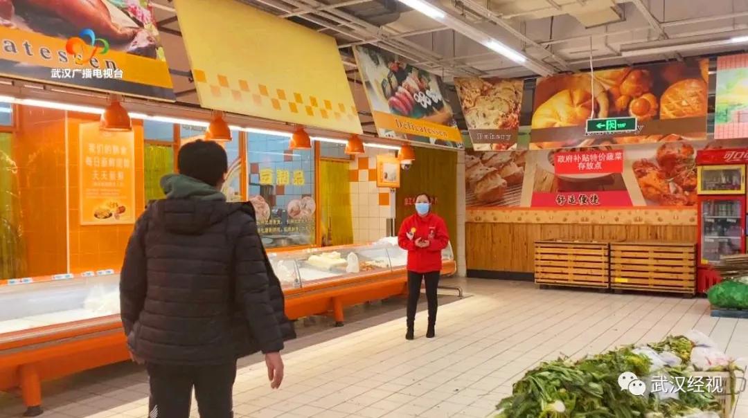 救人快递小哥获现金奖励,快递小哥勇救一家三口获三连奖励