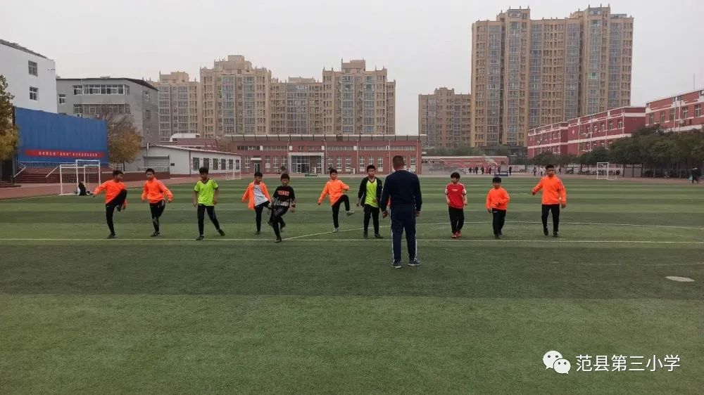 小学足球队挺进全市8强,范县第一小学足球队