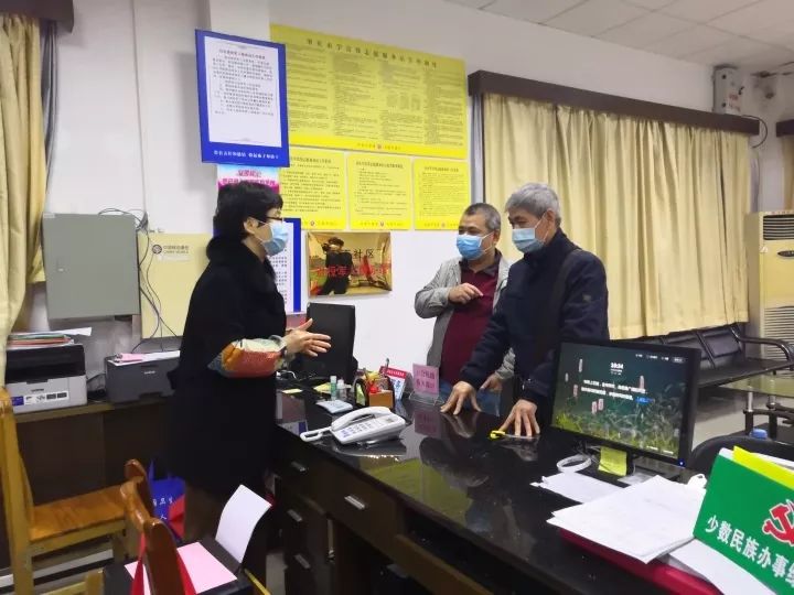 防疫战中的志愿者送菜,战疫党员志愿者在一线