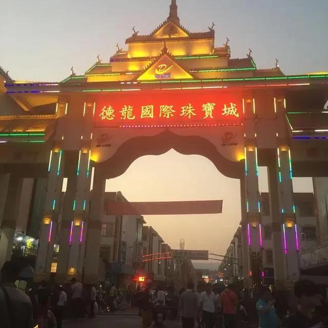 珠宝直播：一门熟悉又隐秘，蛮荒又暴利的生意