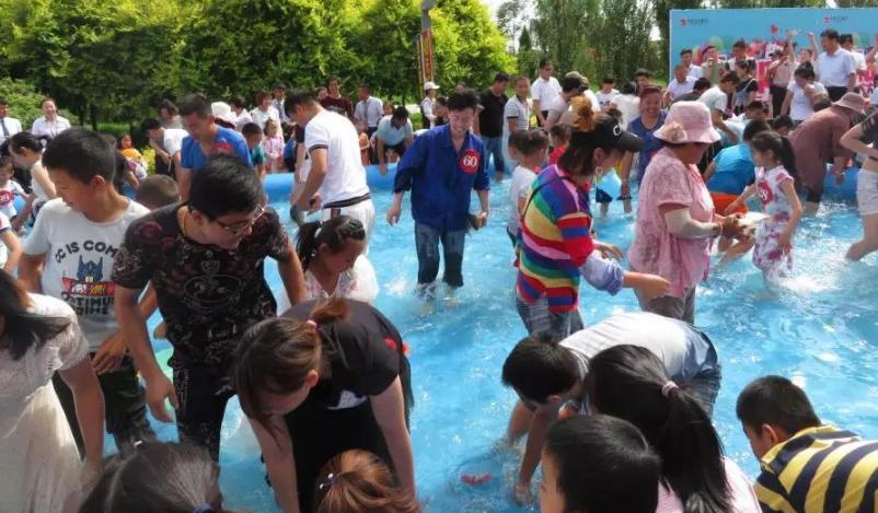 嗨爆今夏！烤骆驼，冰镇啤酒，水上乐园，硬核狂欢再次来袭