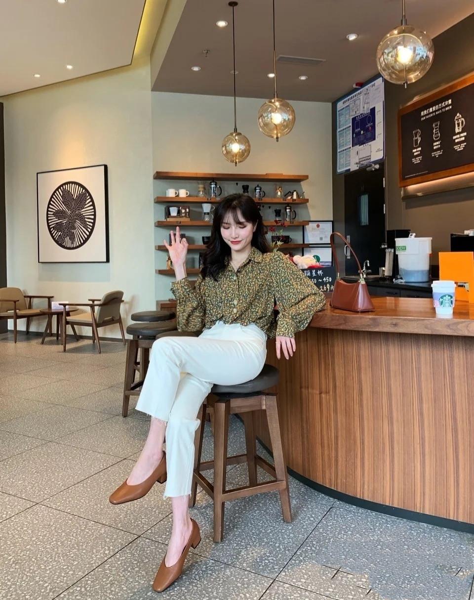 显脚小的粗跟鞋有哪些款式 (今年流行的粗跟鞋)