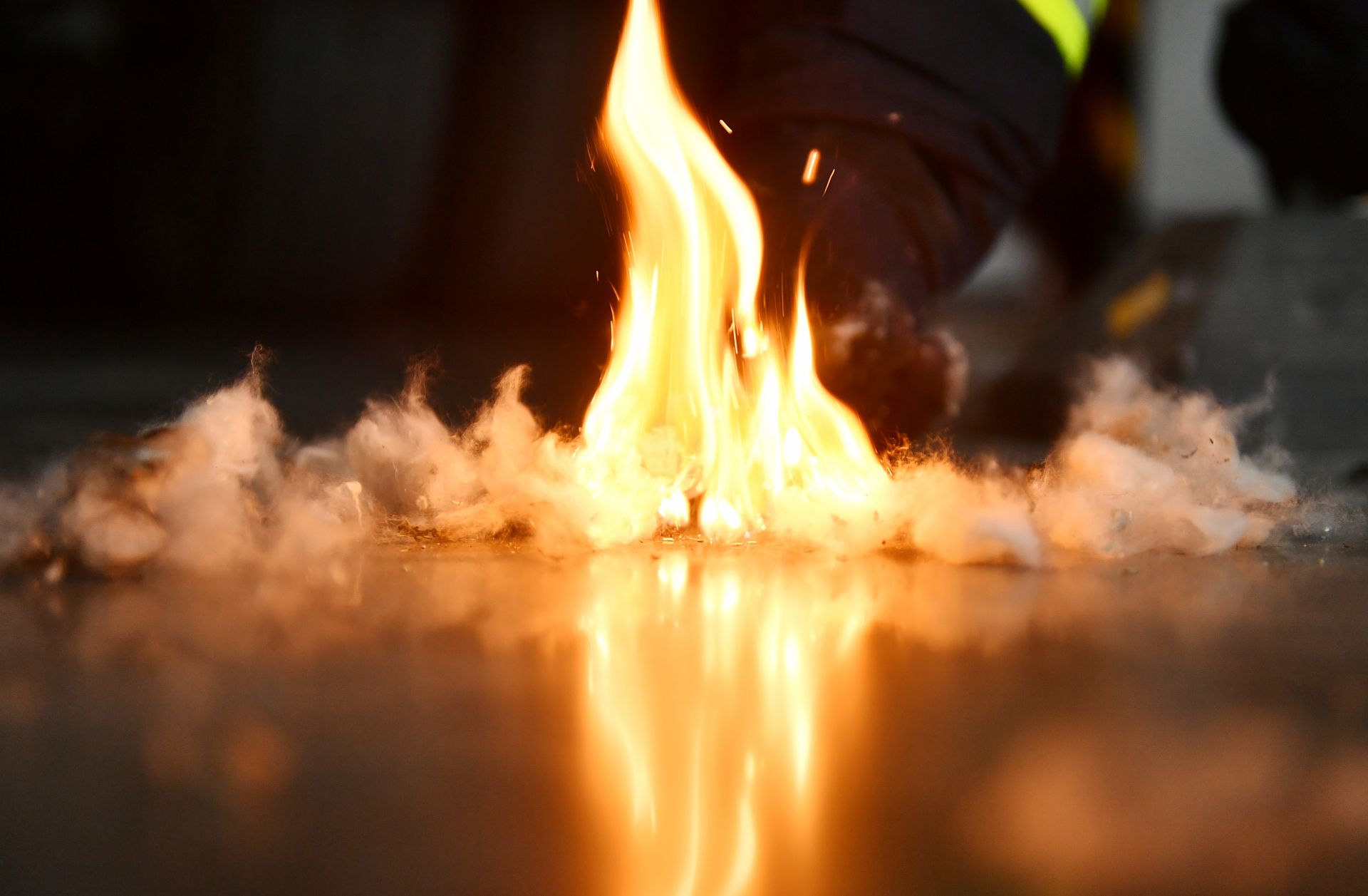 杨絮发生火灾,杨絮引发火情危及原因