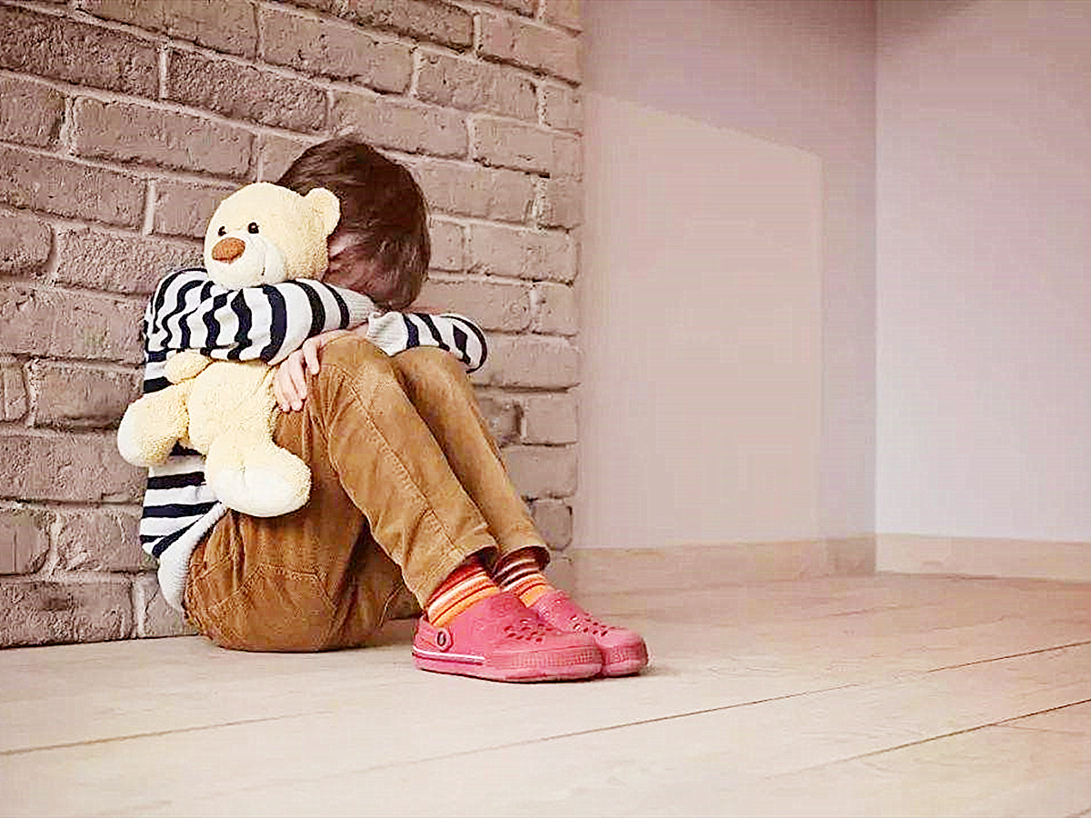 摸*处私**、夹腿，孩子看似“暧昧”的行为却含义复杂，家长需要注意