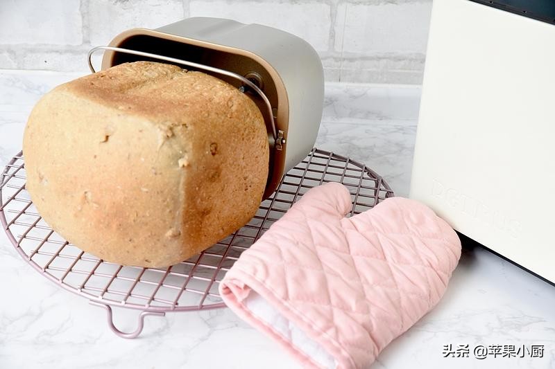 用面包机做早餐美食视频,用面包机做松软吐司