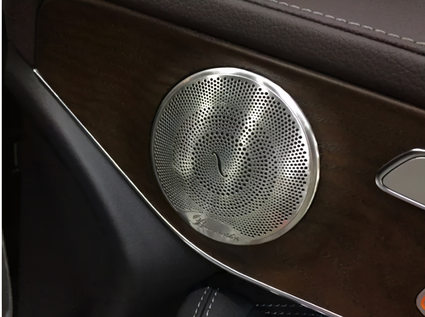 奔驰glccoupe2024款深度体验,2020奔驰glc全新换代coupe