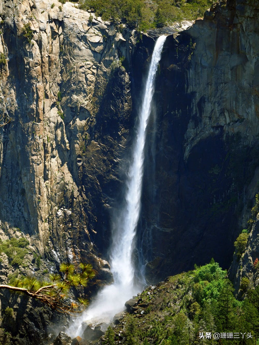 如何拍出瀑布气势磅礴的照片,一招教你怎么拍瀑布