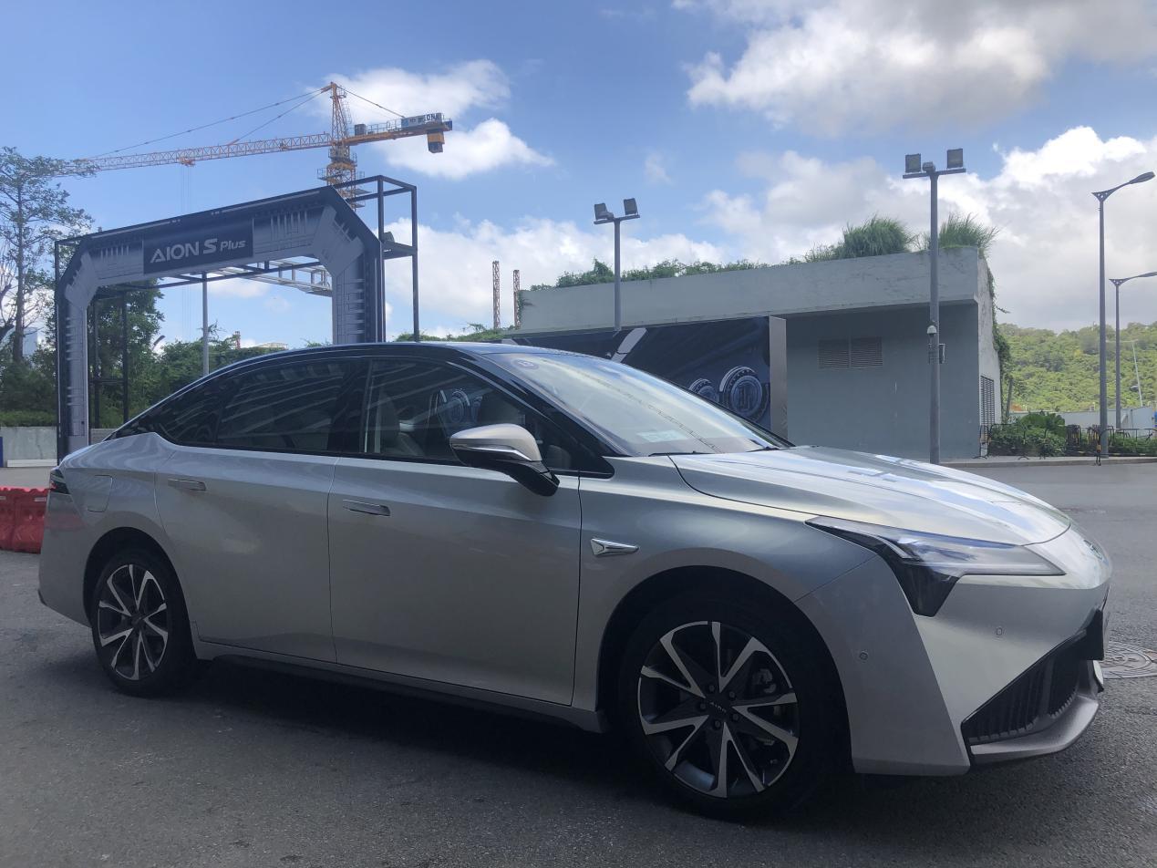 aionsplus全景天幕,广汽埃安aionsplus2022款