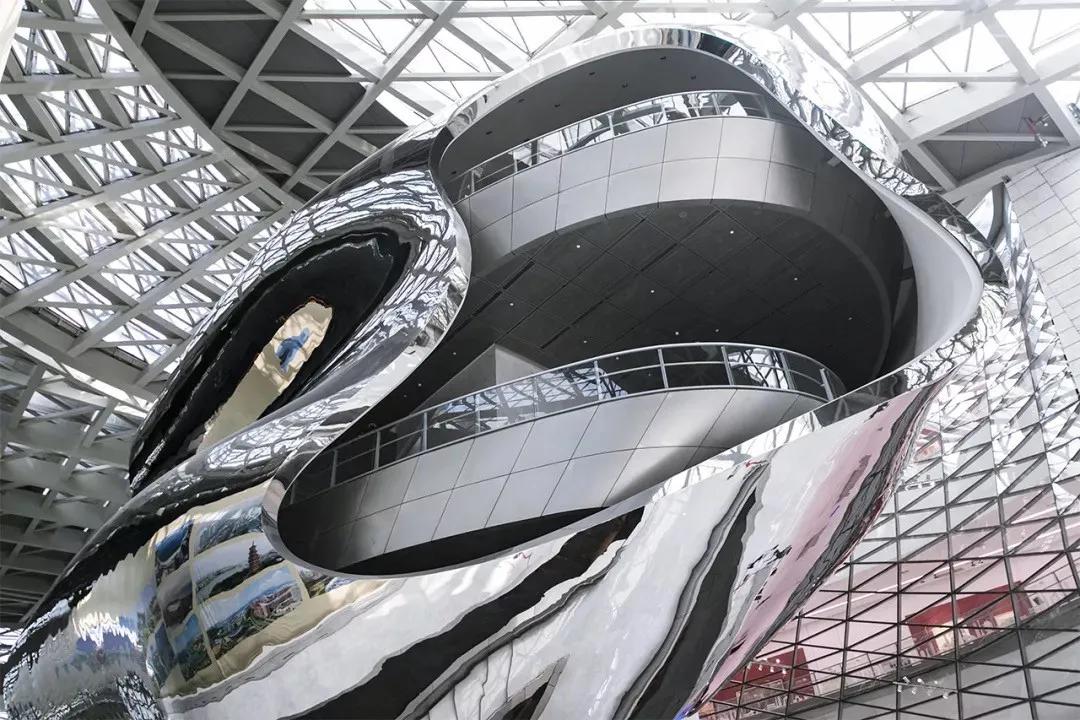 深圳翻身地铁成网红打卡地,深圳网红打卡地点富士康光明小镇