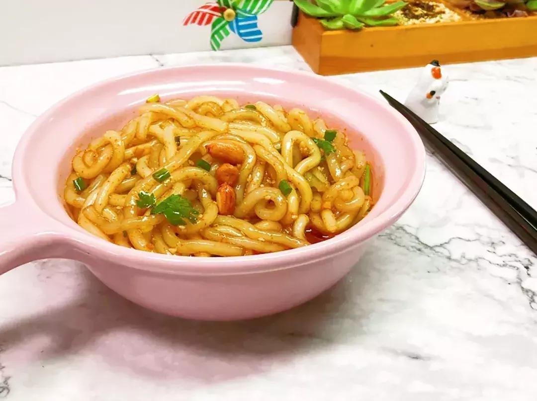 酸辣土豆粉重庆正宗酸辣味做法,酸辣土豆粉热乎乎的超开胃