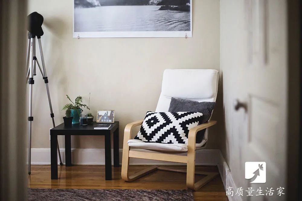 开空调时屋里到底要不要放盆水,开空调时房间里要放水吗