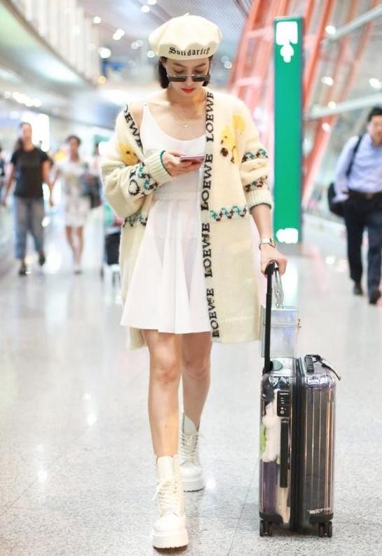 马丁靴百搭裙子推荐,适合配马丁靴的短裙高端轻奢款