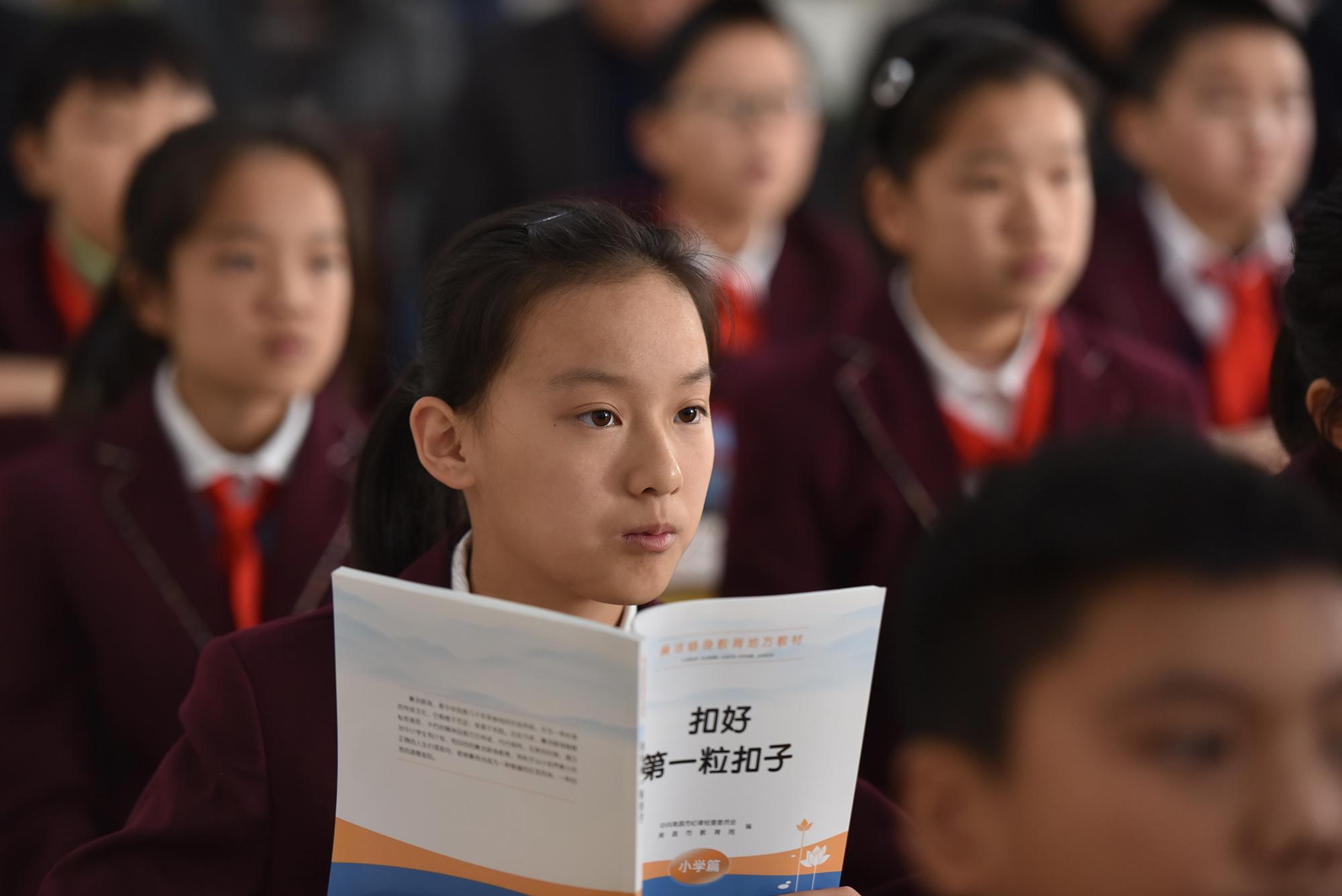 离离原上草一岁一枯荣原诗,离离原上草全诗的主要内容