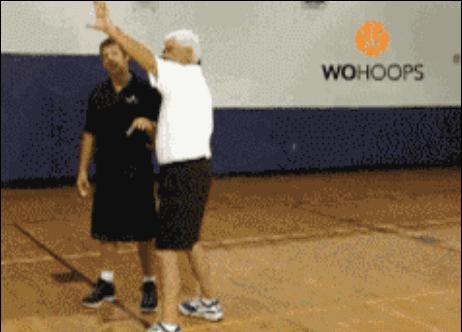 三种双手传接球与投篮的练习方法,防守低位接球技巧