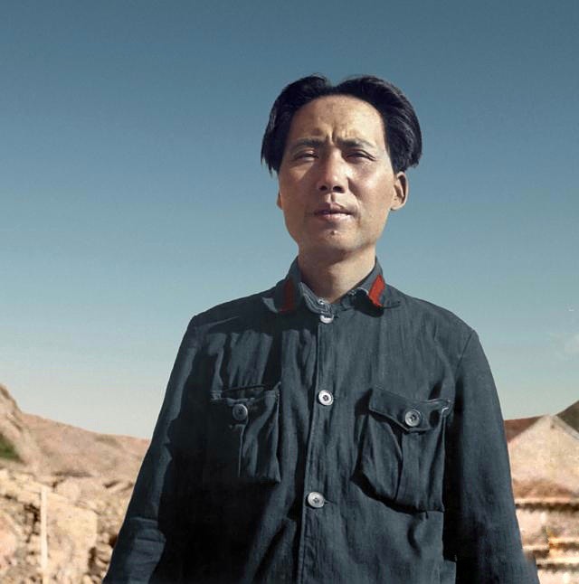 毛主席看到与母亲的合影,激动地用土话问道:咯是从哪里拱出来的