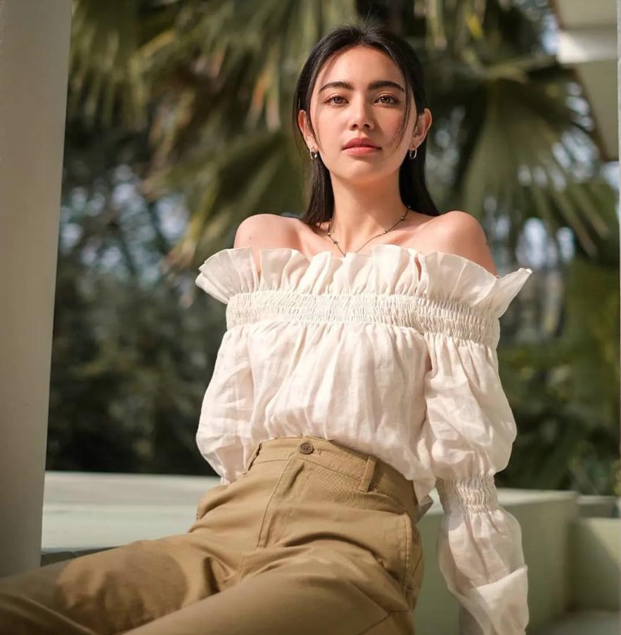 手臂粗肩膀宽怎么穿露肩吊带上衣,肩宽女生露肩穿搭怎么选