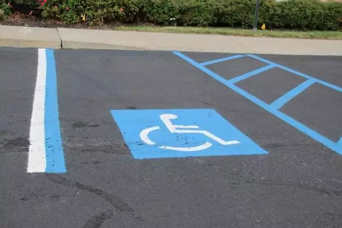 异国交通规则有哪些,国外红灯没有车辆可以过吗