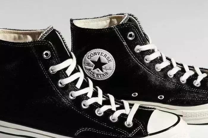 你排队摇号才能买到的匡威，娜比、泫雅和超模Gaia有50多双！