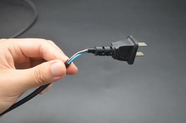 电线插头根部破损怎样修复,插头根部的电线不易折断妙招