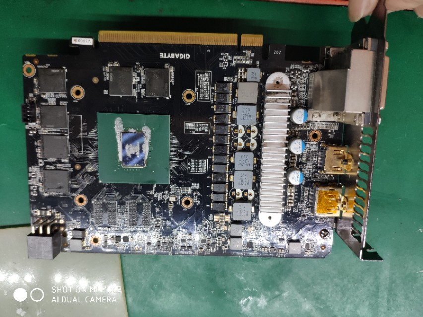 大神们来看看我的显卡是不是烧了,技嘉4060eagleoc8g猎鹰三风扇显卡